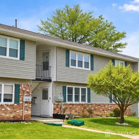 13 Delaware Ct #D, Matawan, NJ 07747