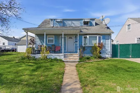 47 Spruce St, Port Reading, NJ 07064