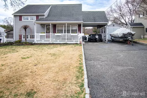 31 Hillsdale Rd, East Brunswick, NJ 08816