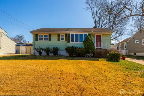 162 Rutherford Ave, Woodbridge, NJ 07095