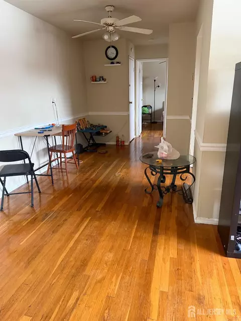 55 Gill Ln #60, Iselin, NJ 08830