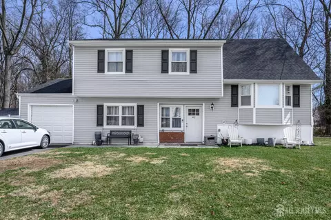 42 Sefton Cir, Piscataway, NJ 08854