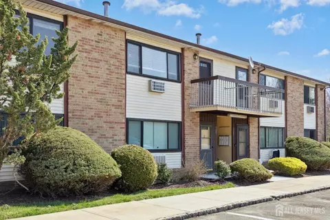 324 Cricket Ln, Woodbridge, NJ 07095
