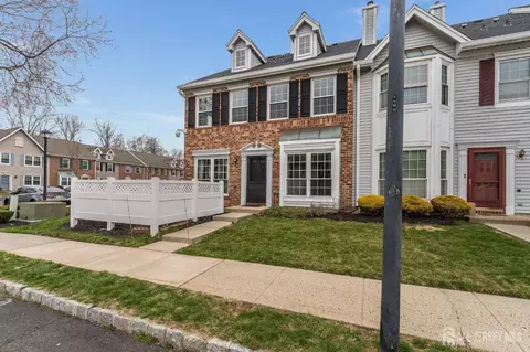 382 Hadleigh Ln, North Brunswick, NJ 08902
