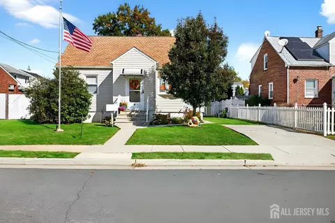 6 Elmwood Ave, Carteret, NJ 07008