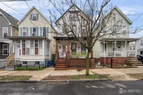 26 Harvey St, New Brunswick, NJ 08901