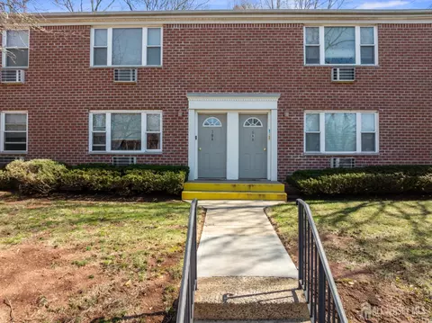 5 York Dr #5B, Edison, NJ 08817