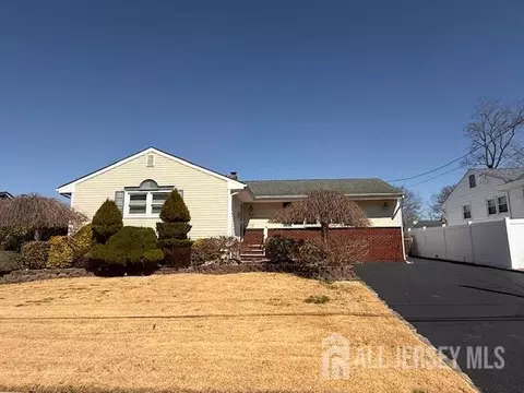 82 Madison Ave, Old Bridge, NJ 08857