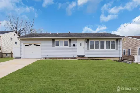 16 Hemlock Dr, Parlin, NJ 08859