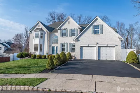 6 Banyan Ct, Edison, NJ 08820