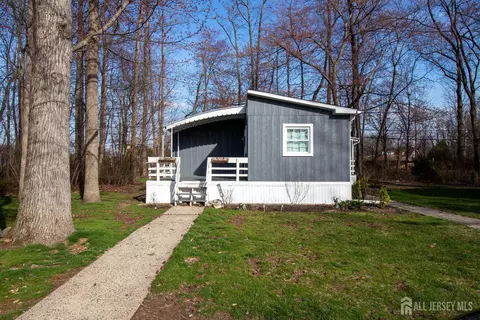 21 Keats Rd, North Brunswick, NJ 08902