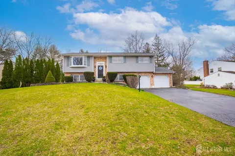 29 Hawthorne Ln, East Windsor, NJ 08520