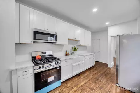 480 Stuyvesant Ave, Trenton, NJ 08618