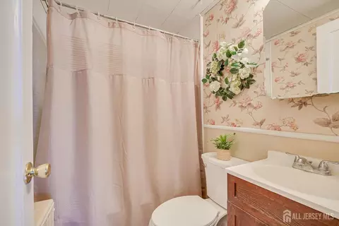 Bath - 105 E Cliff Rd, Colonia, NJ 07067 photo 1 of 1