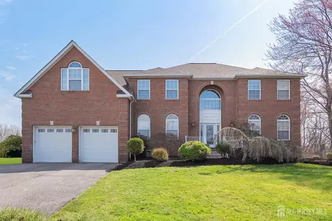 6 Lawrence Ct, Monroe, NJ 08831