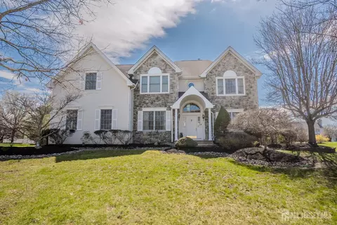 3 Colonial Ct, Plainsboro, NJ 08536