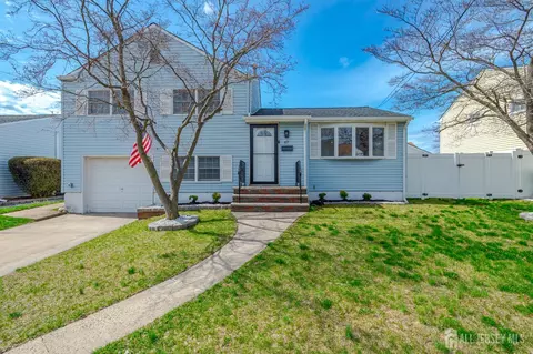 67 Albert Dr, Parlin, NJ 08859