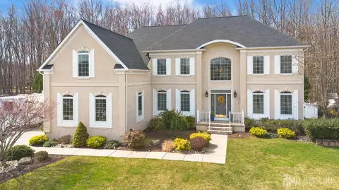 9 Stonegate Dr, Monroe, NJ 08831