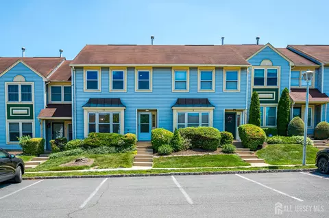 5 Heritage Sq, Sayreville, NJ 08872