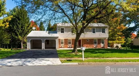 12 Mackenzie Ln, Plainsboro, NJ 08536