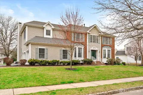 4 Bergen Dr, Cranbury, NJ 08512