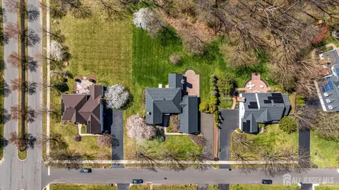 4 Windmill Ct, Plainsboro, NJ 08536