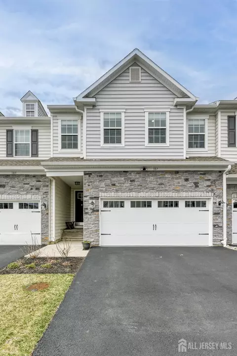 107 Charleston Dr, Monroe, NJ 08831