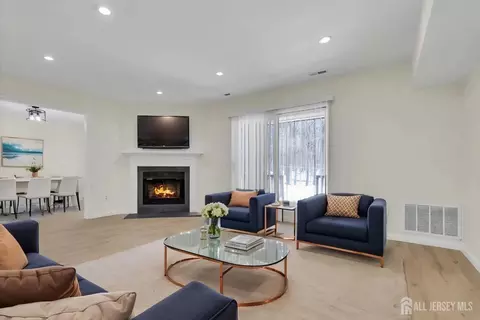 113 Heather Ct #113, Edison, NJ 08820