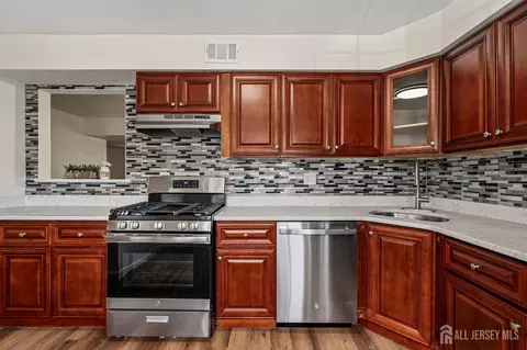 8401 Hana Rd, Edison, NJ 08817