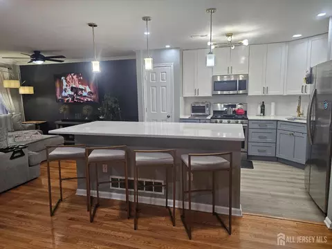 12 Harbor Bay Cir, South Amboy, NJ 08879