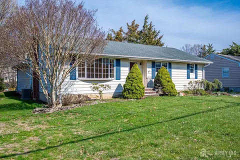 17 Bartha Ave, Edison, NJ 08817