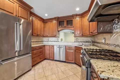 293 Bromley Pl, East Brunswick, NJ 08816
