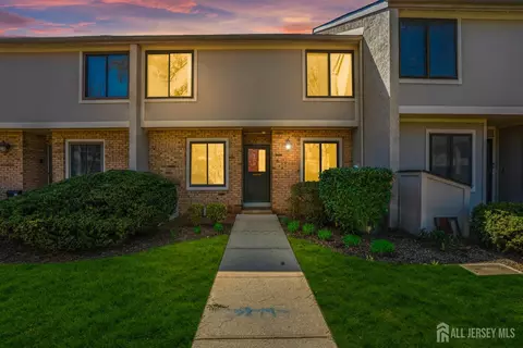 8 Irongate #8, Metuchen, NJ 08840