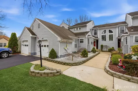 1 Cambridge Dr # -C, Monroe, NJ 08831