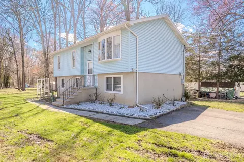 1834 Holly Rd, North Brunswick, NJ 08902