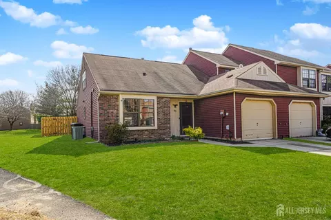 27 Ross Ct, East Brunswick, NJ 08816