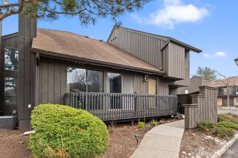 96 Westgate Dr, Edison, NJ 08820