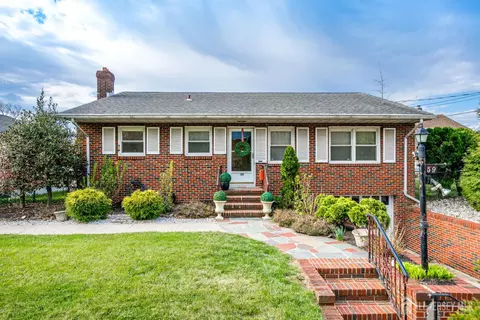 59 Grandview Ave, Edison, NJ 08837