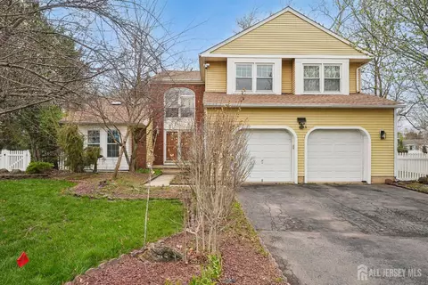 9 Chipwood Ln, North Brunswick, NJ 08902