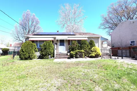 89 Oak Ln, Edison, NJ 08817