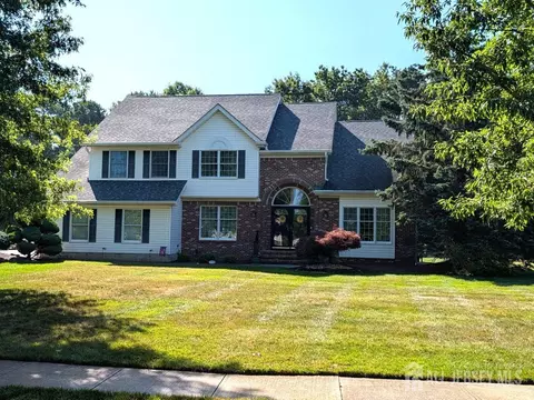 16 Dante Rd, Monroe, NJ 08831