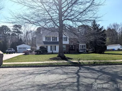 16 Dante Rd, Monroe, NJ 08831