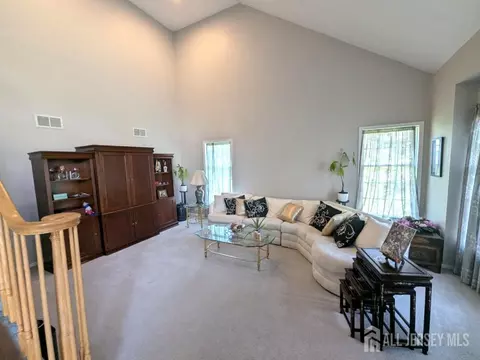 16 Dante Rd, Monroe, NJ 08831
