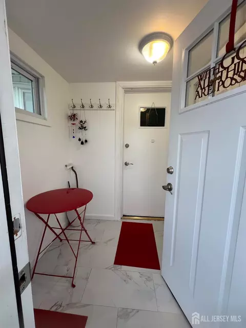 95 Hickory St, Carteret, NJ 07008
