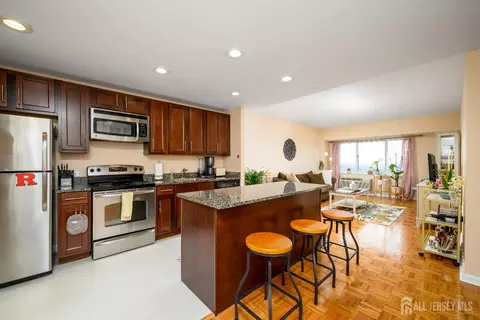 110 Somerset St #2103, New Brunswick, NJ 08901