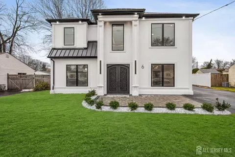 6 E Knollwood Rd, Edison, NJ 08817