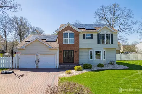 38 Johanna Ct, Piscataway, NJ 08854