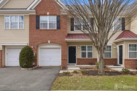 4 Masters Blvd, Piscataway, NJ 08854