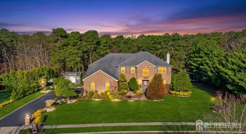 2 Butternut Ln, Monroe, NJ 08831