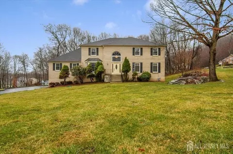 17 Pleasant Village Dr, Roxbury, NJ 07876